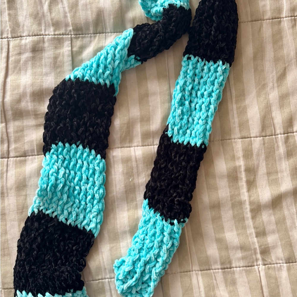Stylish Black and Blue Knit Scarf